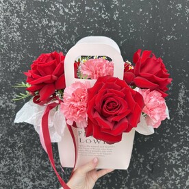 Французские розы и диантусы