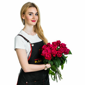 15 малиновых роз