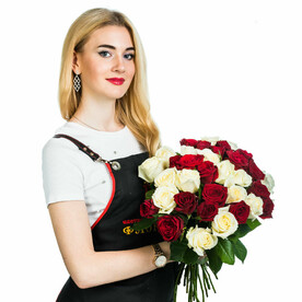 35 красных и белых роз