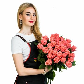 35 розовых роз