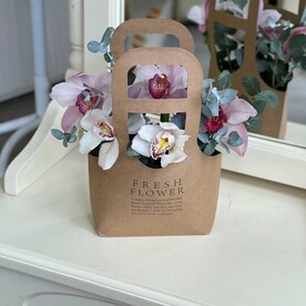 Сумка с орхидеей и эвкалиптом