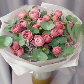 Пионовидная кустовая роза