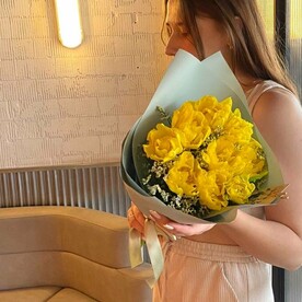 9 тюльпанов с Лимониум