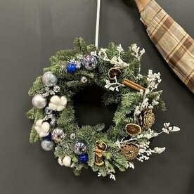 Новогодний венок с корицей