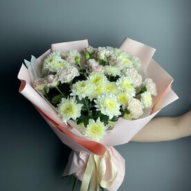 Букет с хризантемой и розой