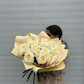 Букет из 15 ароматных садовых роз