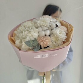 Нежный букет с белой гортензией 🤍