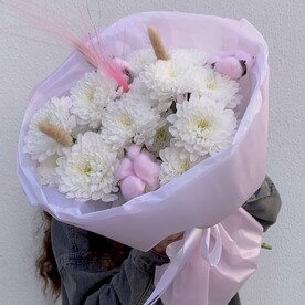 💜Стойкий букет хризантем с хлопком