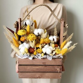 Сухоцветы в ящике желтые, вечная композиция, букет 58