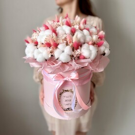 Гортензия стабилизированная и сухоцветы в коробке, L