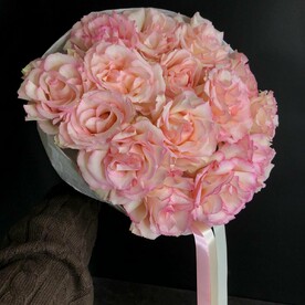 15 розовых ажурных роз в букете