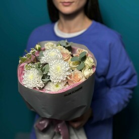 Нежный Букет из кустовых хризантем, роз и эвкалипта