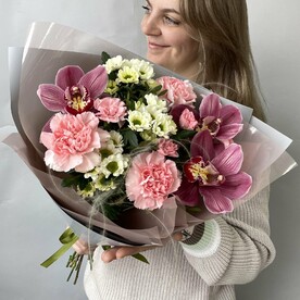 Букет с орхидеями и белой хризантемой Букет 4