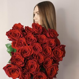 25 красных  высоких роз премиум