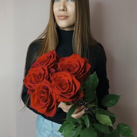 5 красных высоких роз премиум