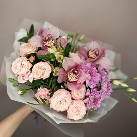 Воздушный поцелуй (орхидея, пионовидная роза)