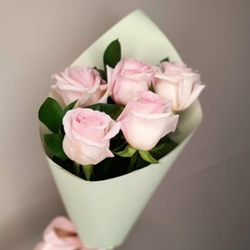 Букет из розовых роз