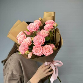 3 кустовые розовые розы