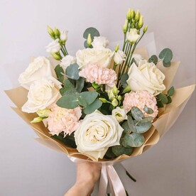 Нежный букет с розами