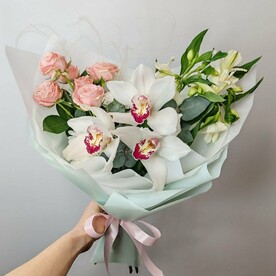 Шикарный букет с орхидеей