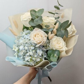 Букет с гортензией