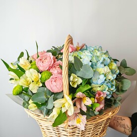 Корзина с гортензией