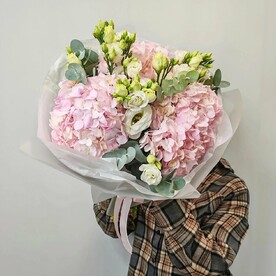 Гортензия и эустома