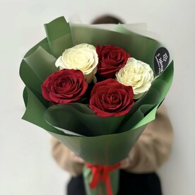 Букет 5 красно-белых роз, арт: 1412