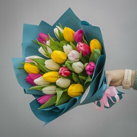 Букет живых цветов - 25 тюльпанов микс, размер М, высота 40 см, Голландия, арт: 142