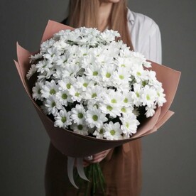 Букет из 25 кустовых хризантем в крафте, арт: 927