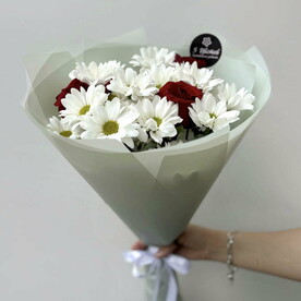 Букет 3 розы красных и 3 хризантемы, арт: 1422