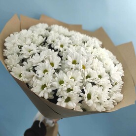 Букет из 19 белых хризантем в крафте, арт: 327