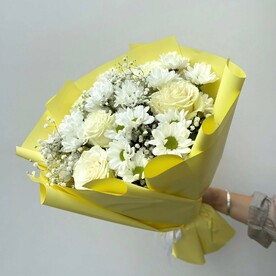 Сборный букет живых цветов из хризантем, гипсофил и белой розы, арт: 1794