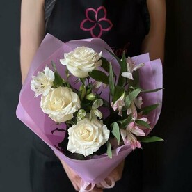 Букет 3 белые розы, 4 альстромерии микс, арт: 1423