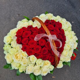 Огромная корзина с розами 101 шт "сердце мое"