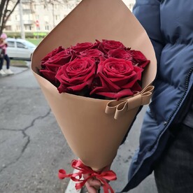 Букет красных роз 9 шт