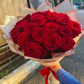 Большой букет красных роз Эквадор