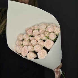 Букет пионовидных кустовых роз "Люкс"