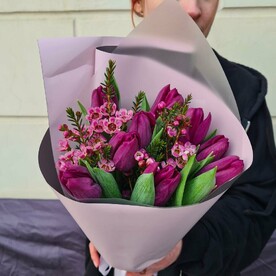 Авторский букет с тюльпанами "Яркий момент"