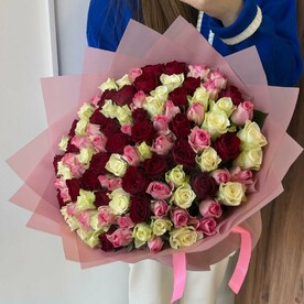 Нежный букет из 101 Кения микс 40см