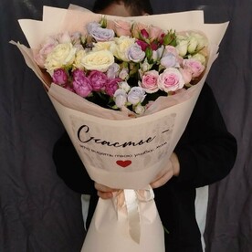 Букет кустовых роз «счастье в маминой улыбке»