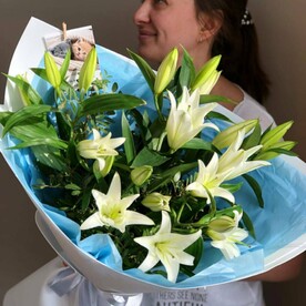 Букет белоснежных лилий