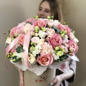 Композиция "Пралине"- розы Эквадор Премиум с эустомой и эвкалиптом