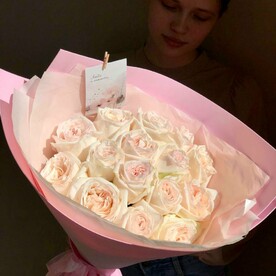 15 пионовидных ароматных роз