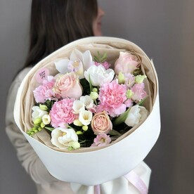 Букет "Утро в Париже"-с орхидеей и розами Эквадор Премиум