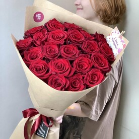 21 высокая красная роза