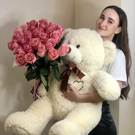 Букет "Для любимой"- 21 роза Эквадор Премиум и Мишка