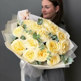 Букет 15 пионовидных роз