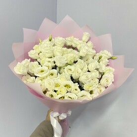 Лизиантус белый в дизайнерской упаковке