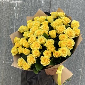 Роза жёлтая 51